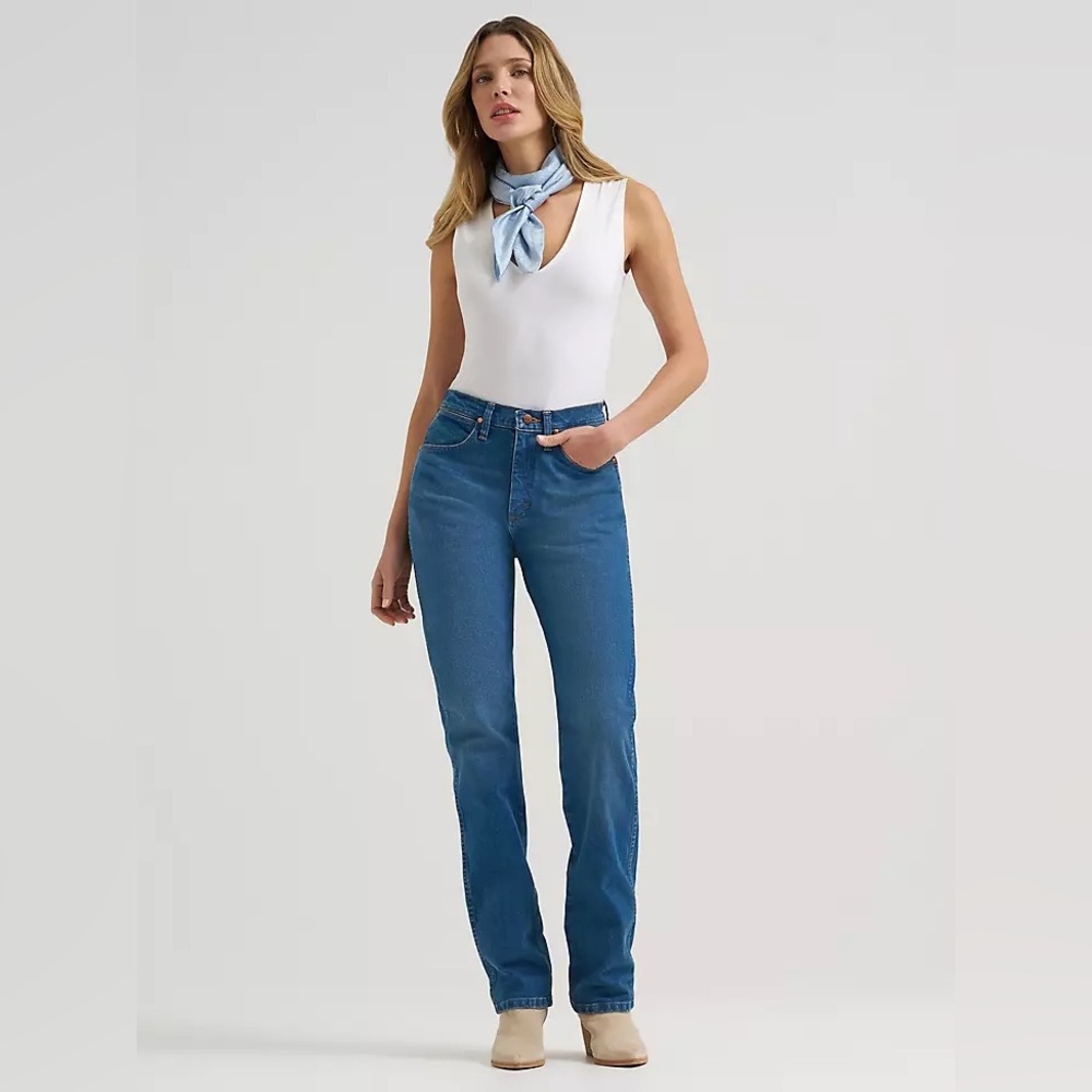 NWT! WRANGLER ICONIC COWBOY CUT®
JEAN • 30 x 34